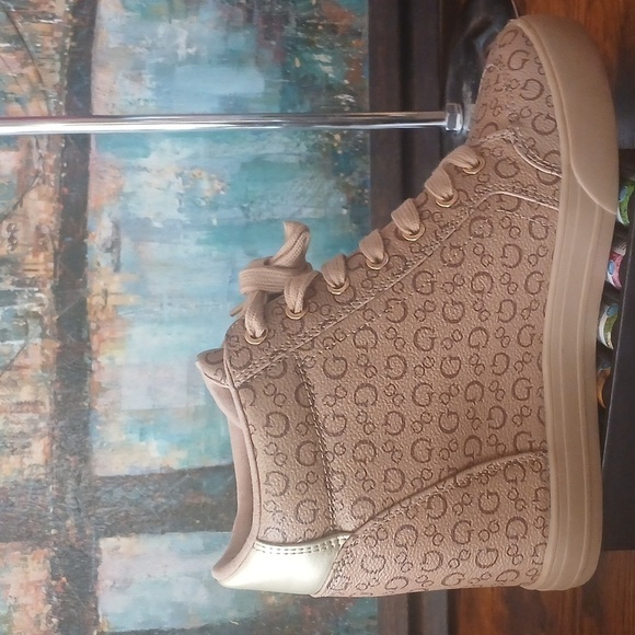 Like New! Guess Women's Tan And Brown Logo G Hightop Lace Up Wedge Sneakers 8.5 - Picture 5 of 8